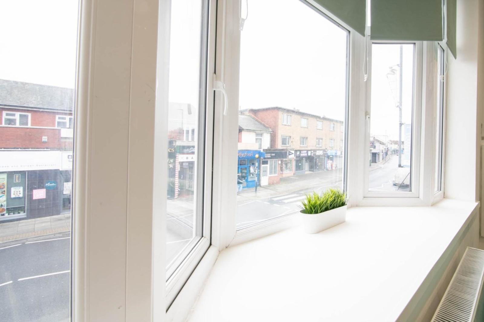 Contemporary 3 Bed In Southsea *