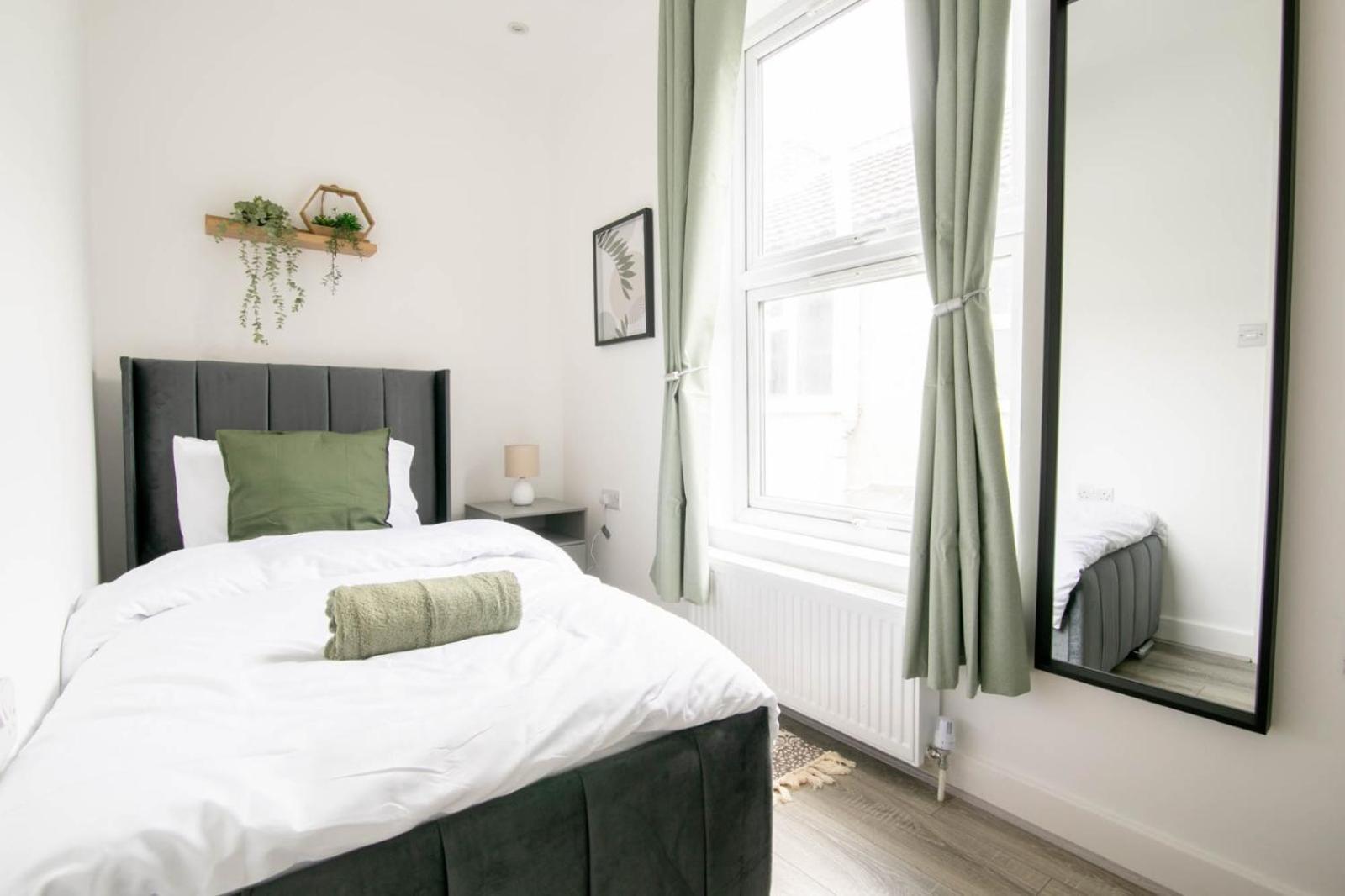 Contemporary 3 Bed In Southsea Apartment Portsmouth
