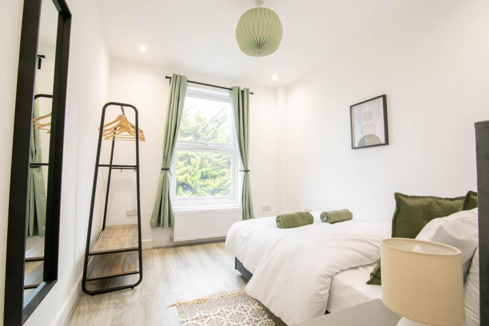 Apartment Contemporary 3 Bed In Southsea *
