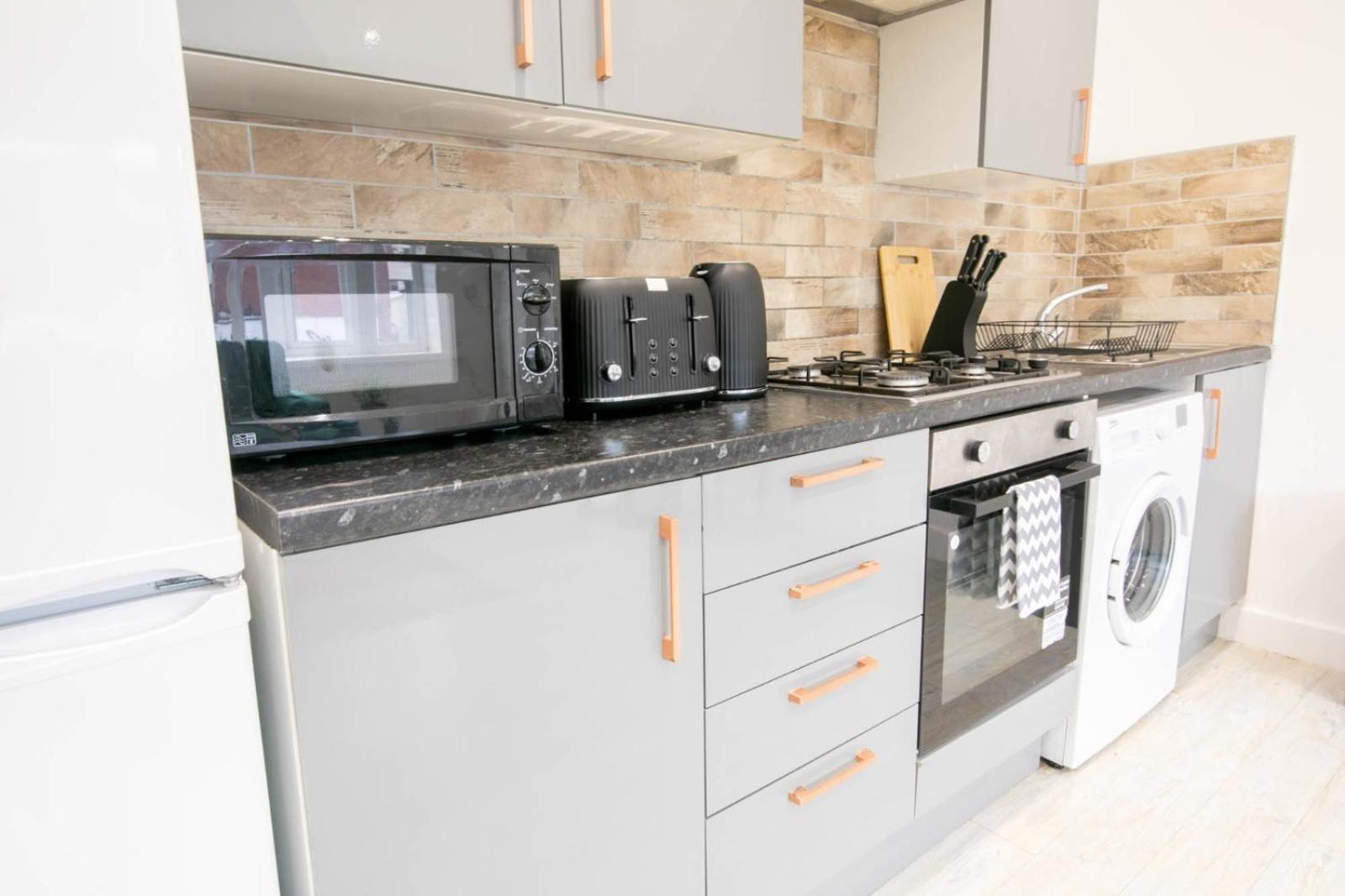 Apartment Contemporary 3 Bed In Southsea Portsmouth