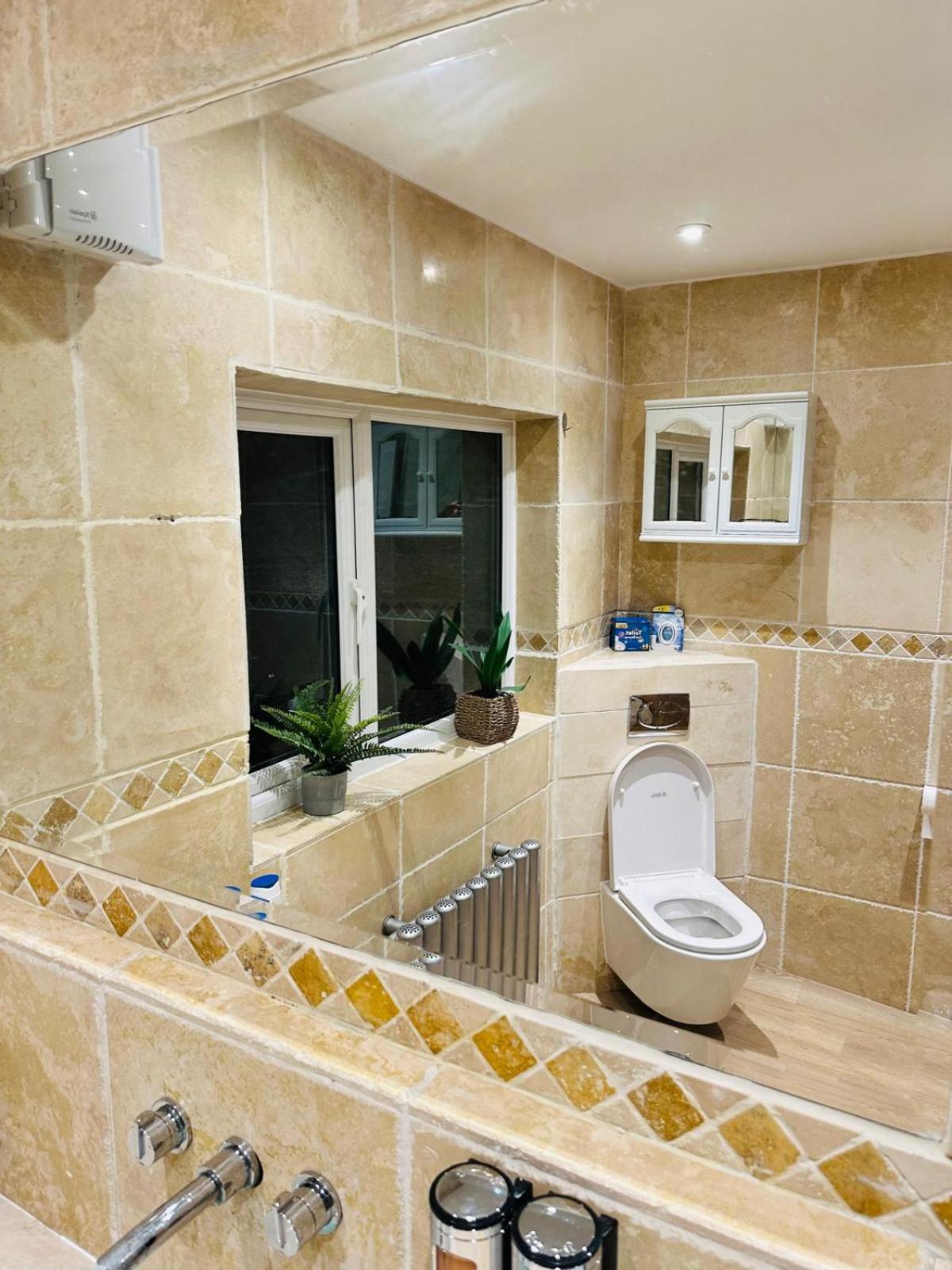 Casa de hóspedes A Cozy In A Well Furnished Close To The Sea Front And Gun Wharf And Land Marks Portsmouth