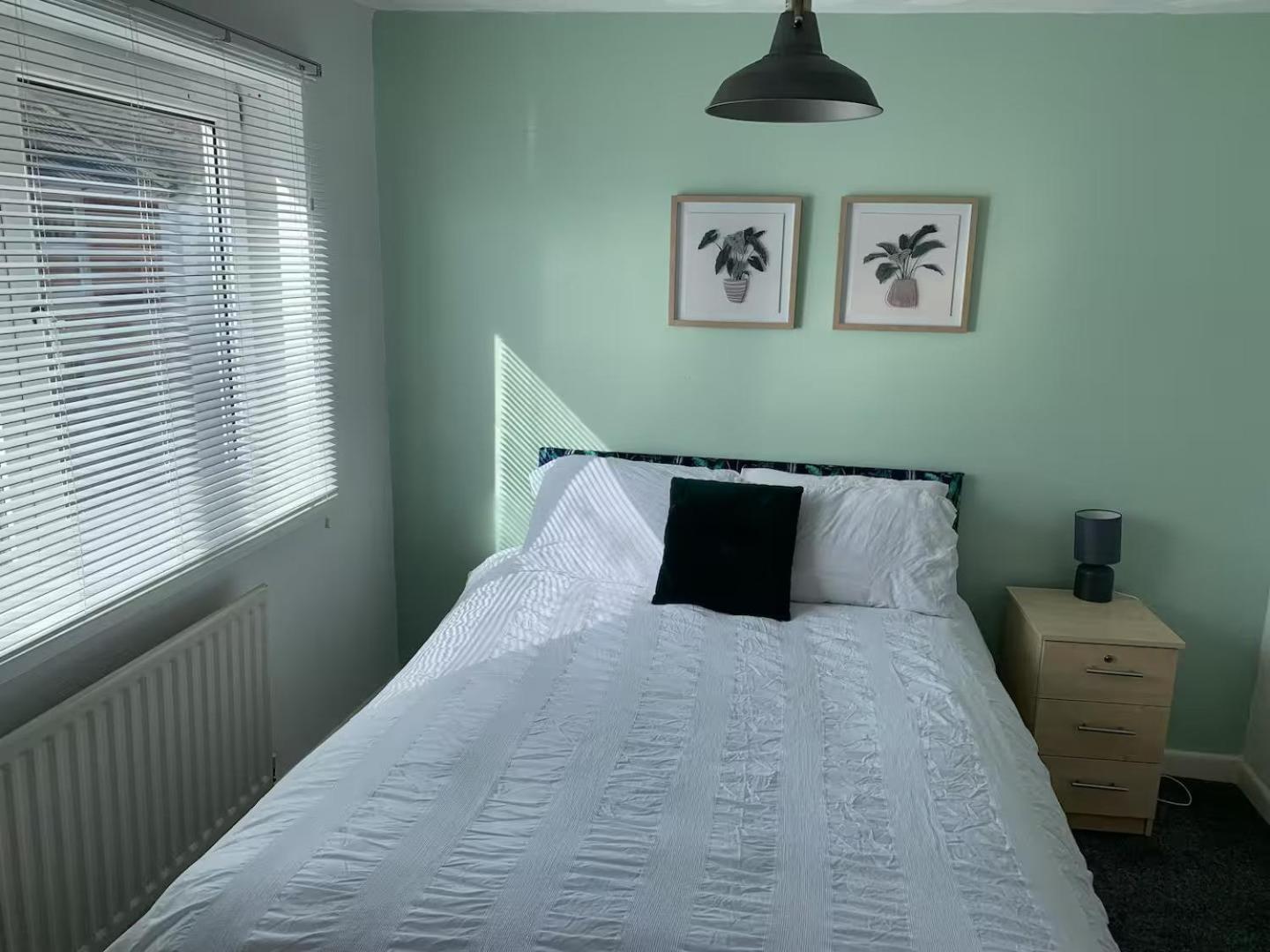 Beautiful 2-bed House In Holiday home *