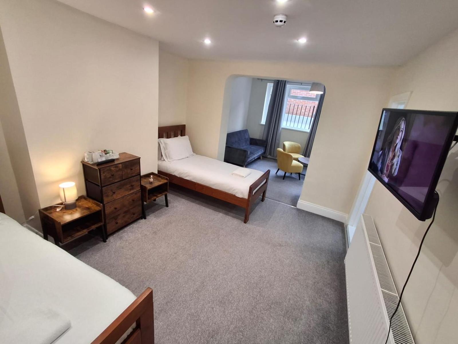 By The Sea, Portsmouth, Parking Ev 22kw Available *