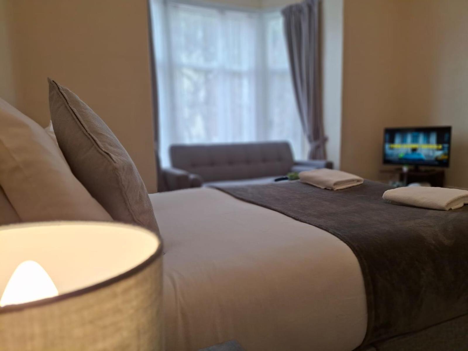 Aparthotel By The Sea, Portsmouth, Parking Ev 22kw Available