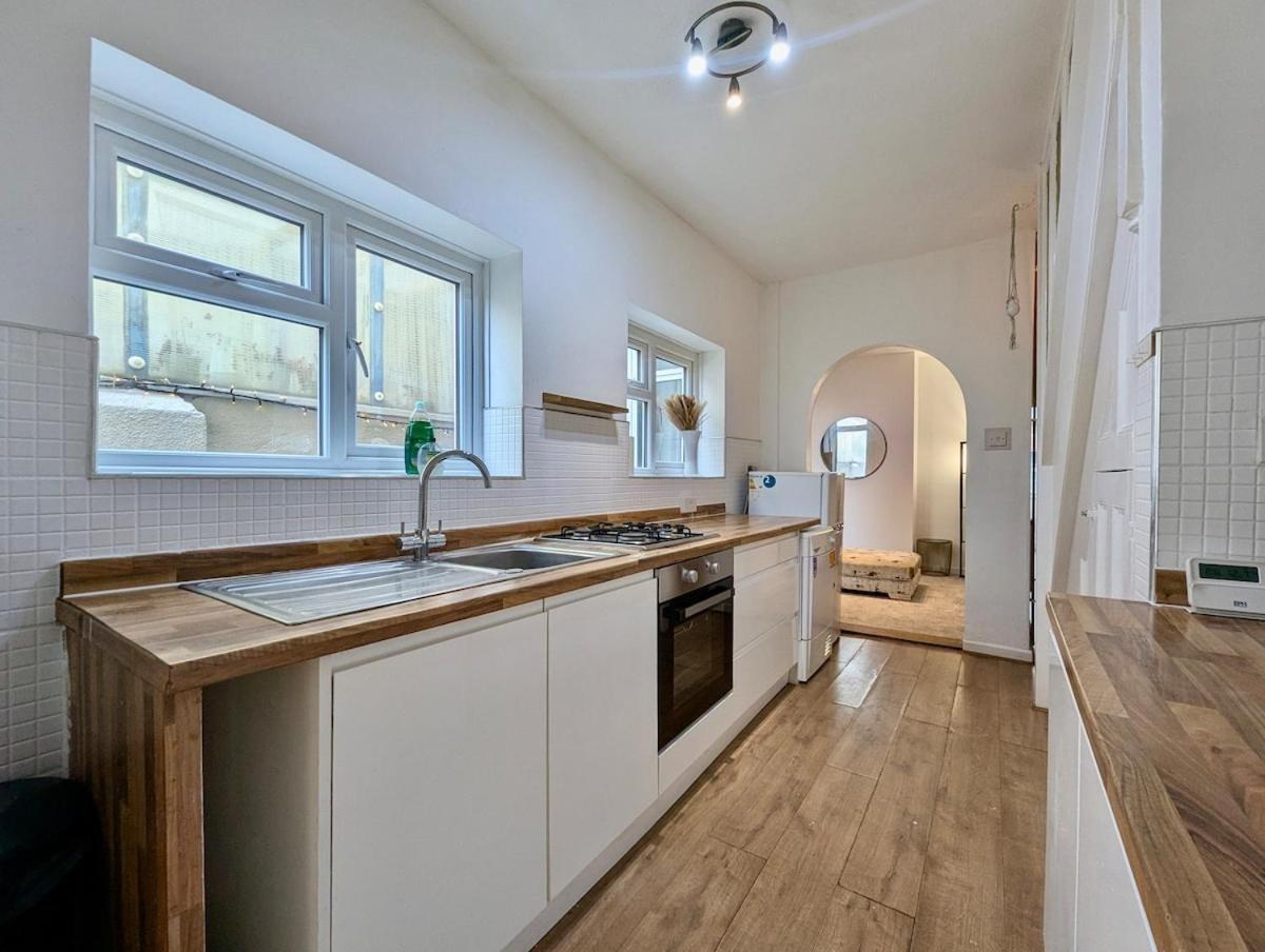 In Portsmouth- Hot Tub - Sleeps 10 Holiday home *