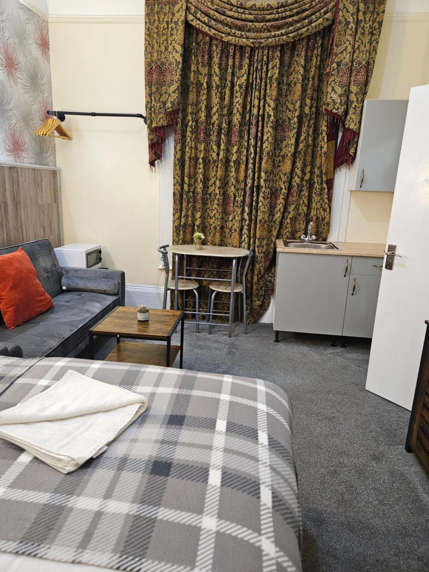 The Light House 24 - Free Private Parking Aparthotel