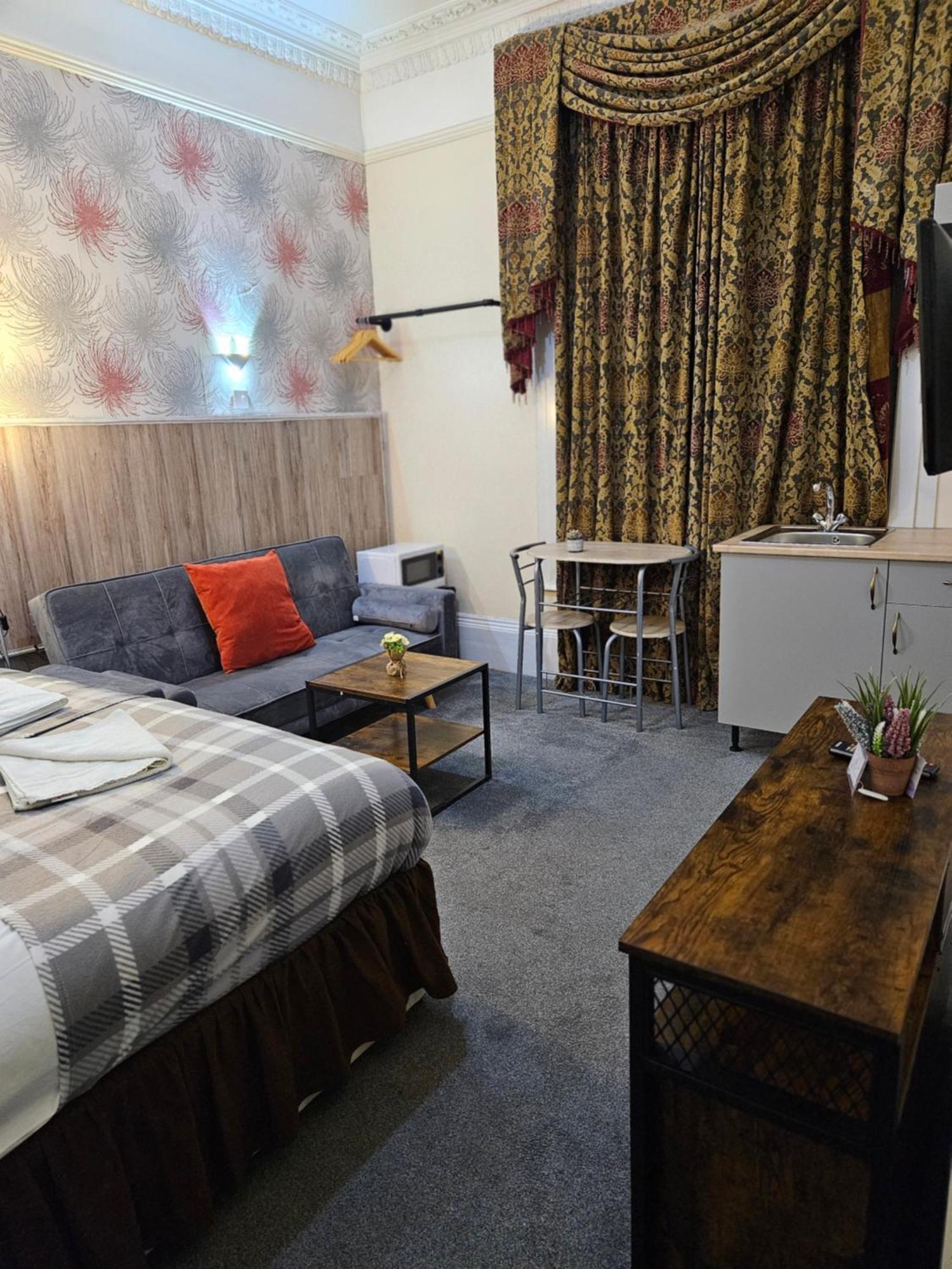 The Light House 24 - Free Private Parking Aparthotel *
