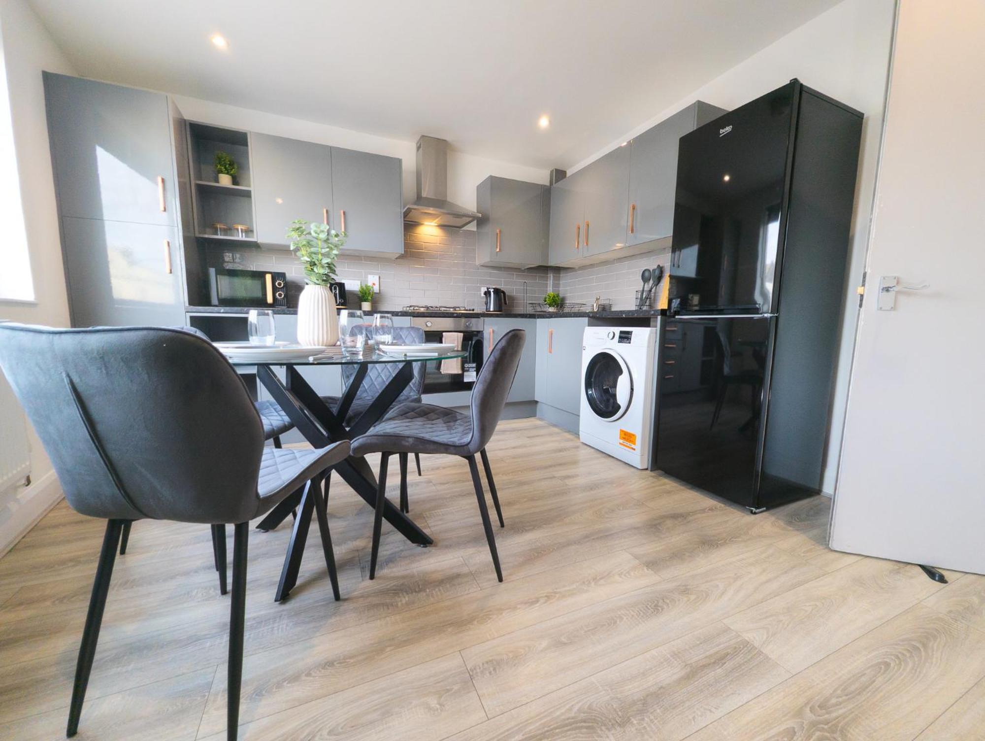 Contractor - Fast Wifi, Free Parking Hostel