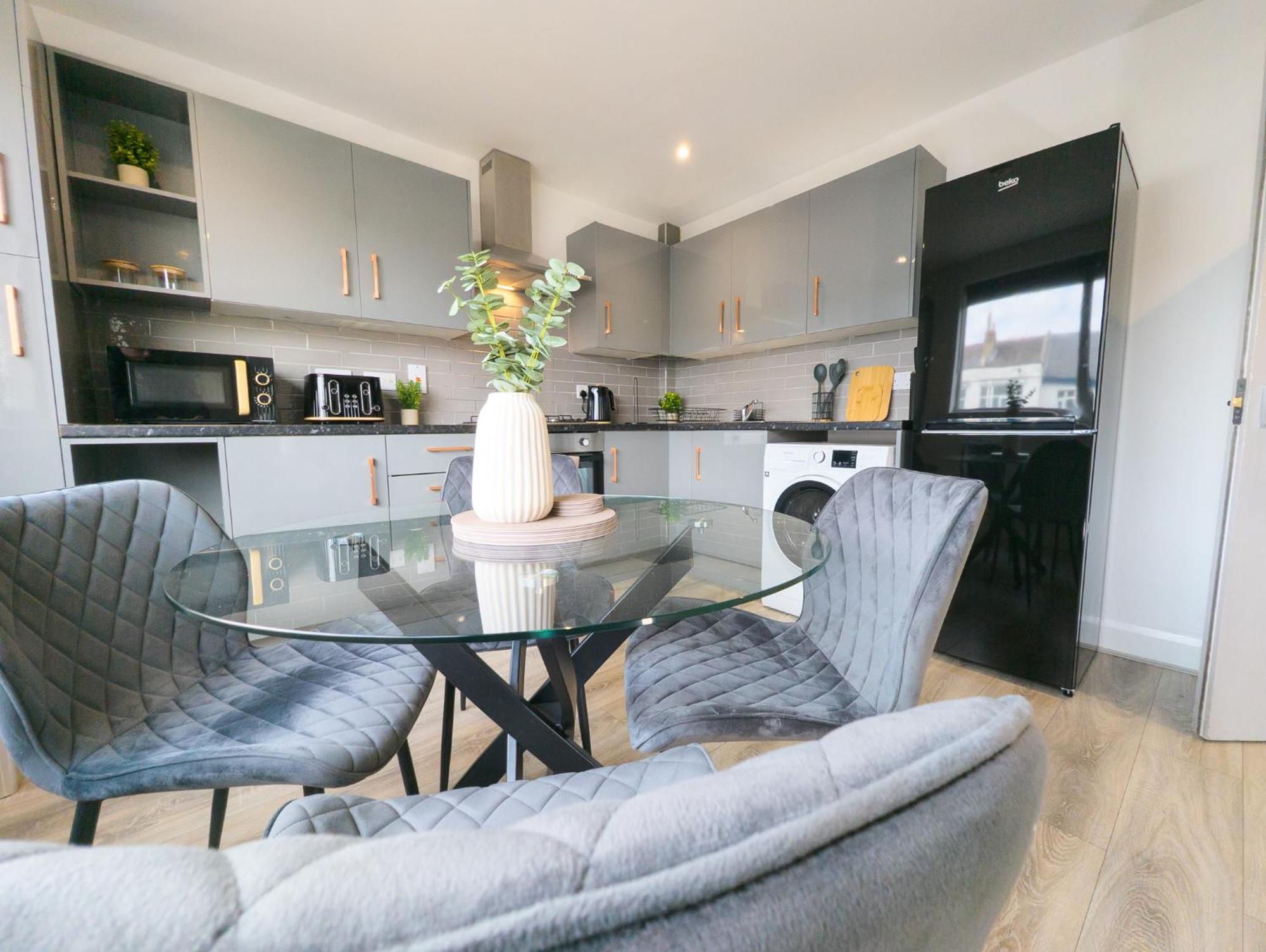 Contractor - Fast Wifi, Free Parking * Portsmouth