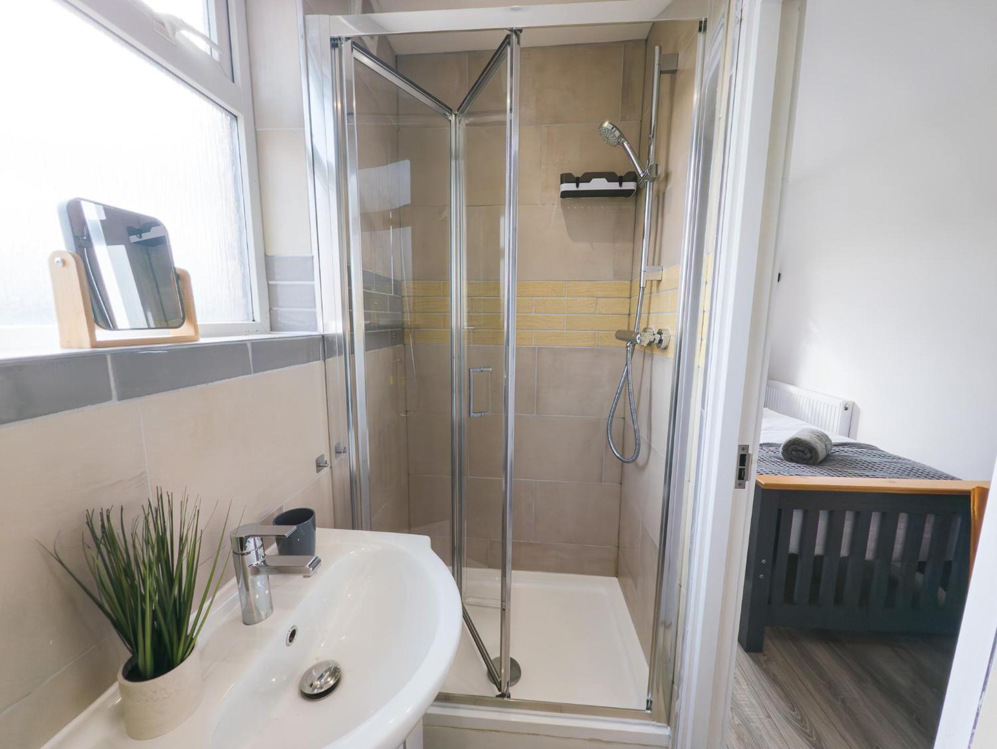 Hostel Contractor - Fast Wifi, Free Parking