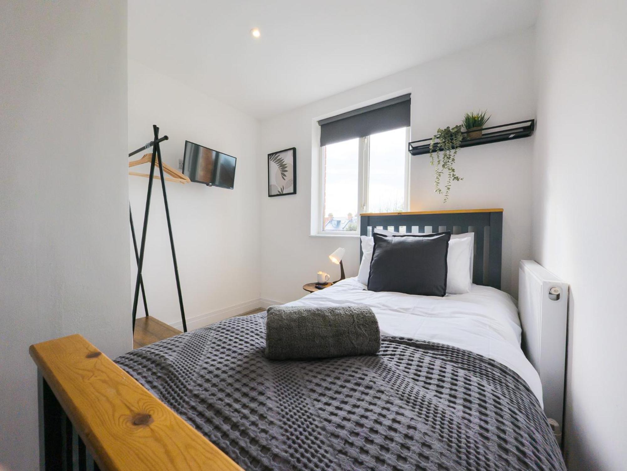 Contractor - Fast Wifi, Free Parking Hostel *