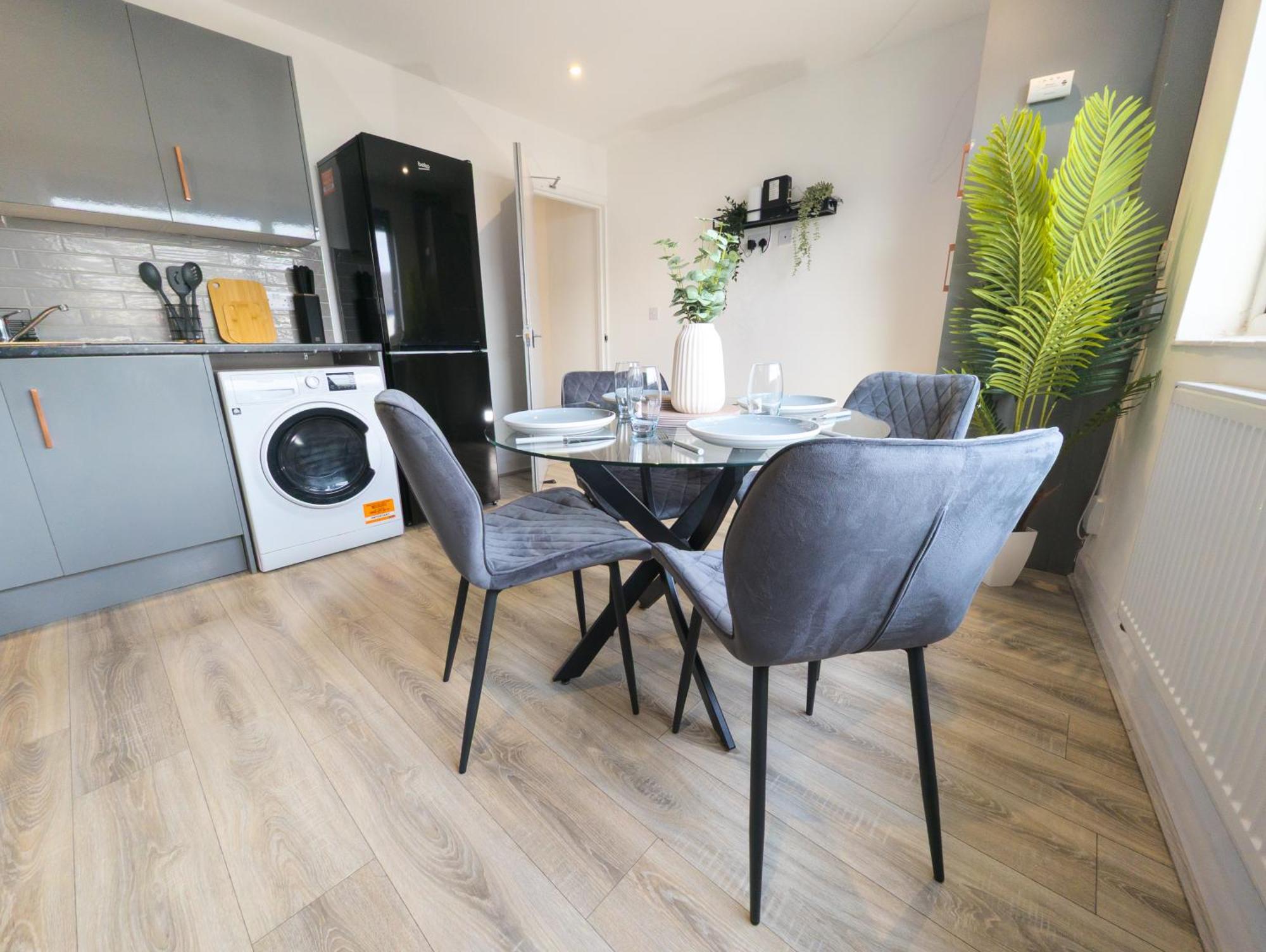 Contractor - Fast Wifi, Free Parking Portsmouth