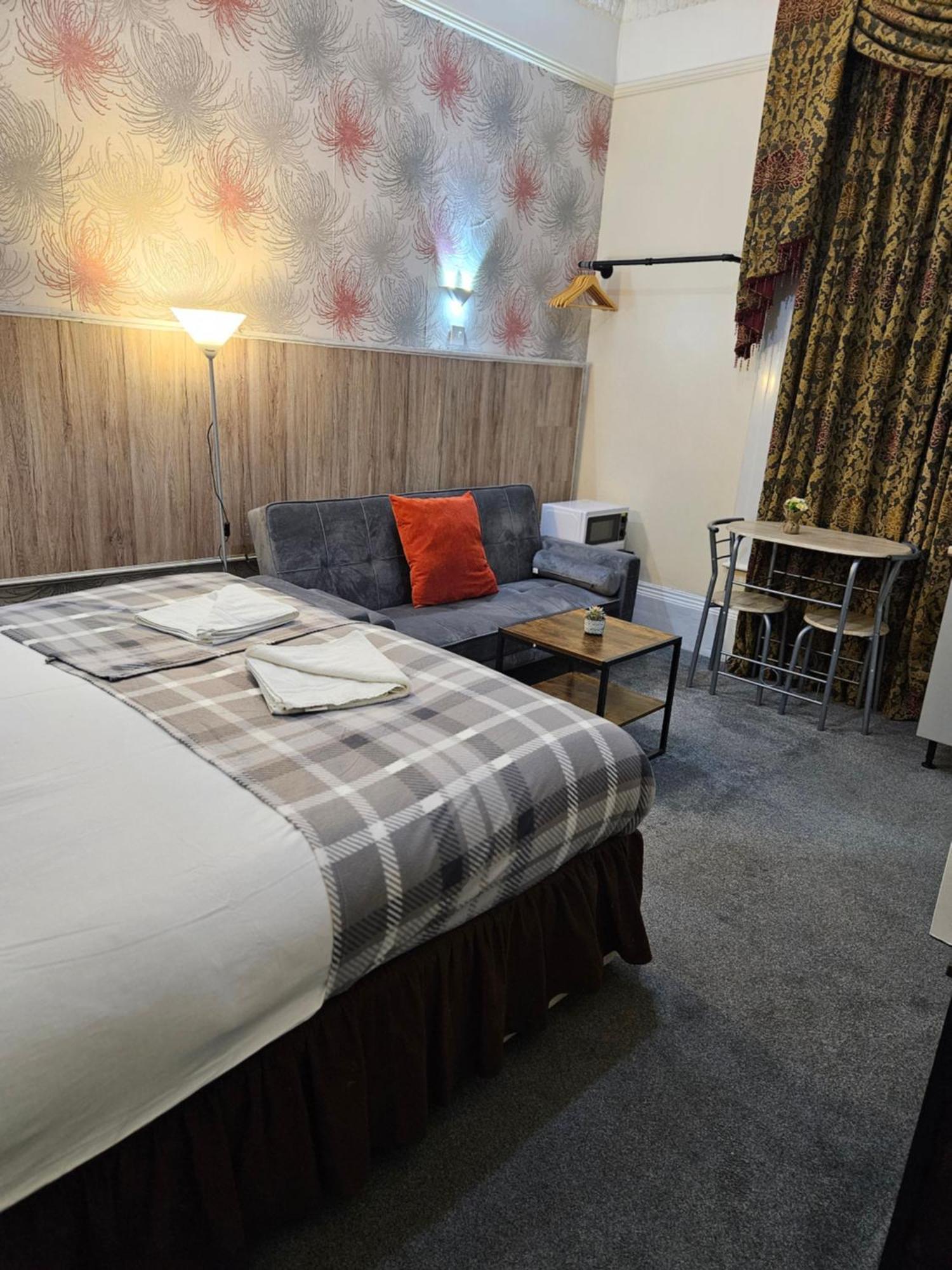 The Light House 24 - Free Private Parking Aparthotel *