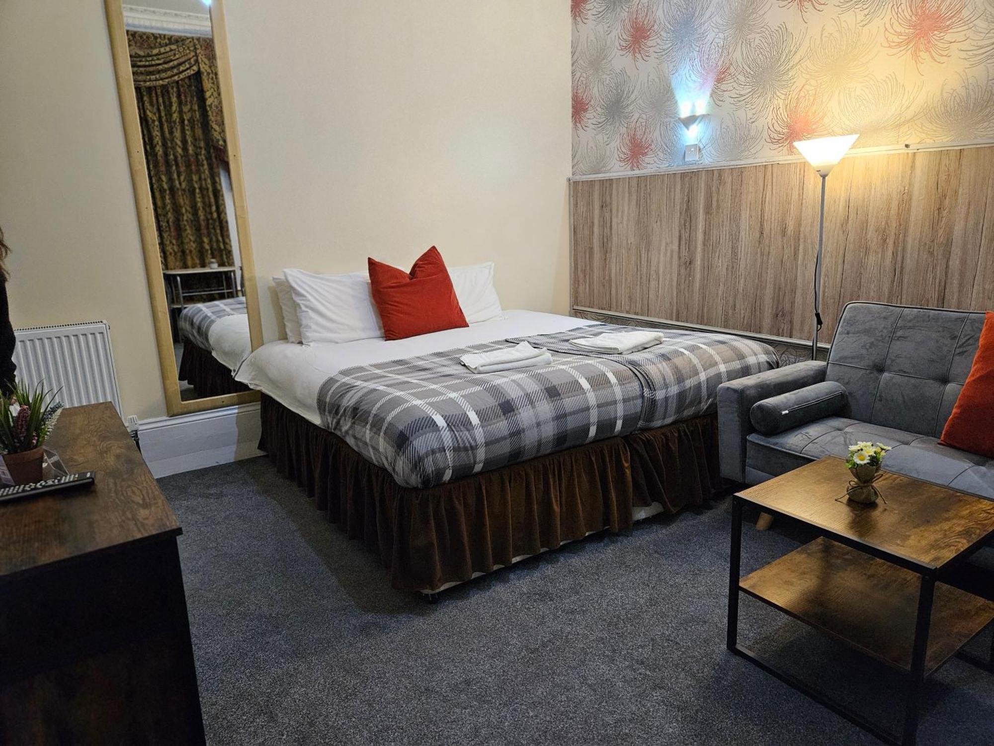 The Light House 24 - Free Private Parking Aparthotel