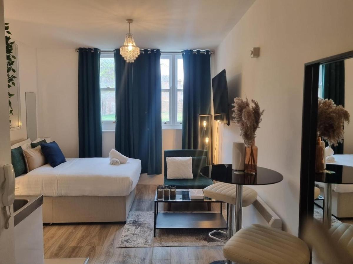 Aylward S16, Near Centre And Gunwharf Quays Portsmouth