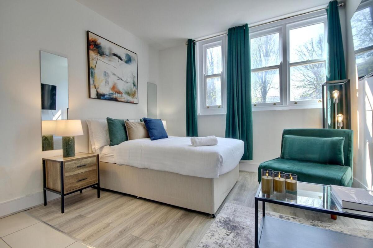 Aylward S16, Near Centre And Gunwharf Quays *