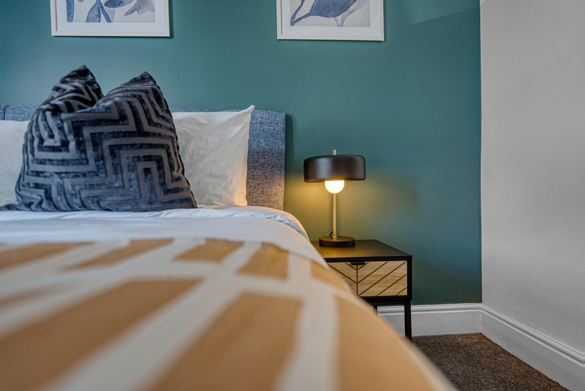 Stunning Design 3-bedroom Townhouse Retreat In Southsea, Sleeps 8, Chic And Spacious With Free Parking Permit, Work Contractors & Summer Special Offer Available! - By Blue Puffin Casa de férias *