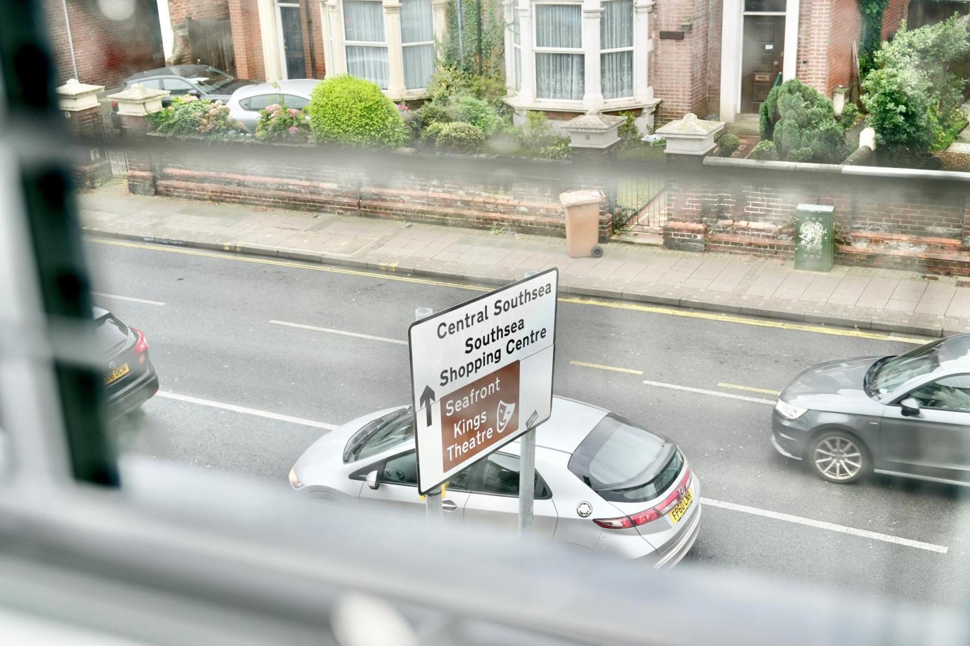 Large One Bedroom Southsea Sleeps 3 - Free Parking Apartamento