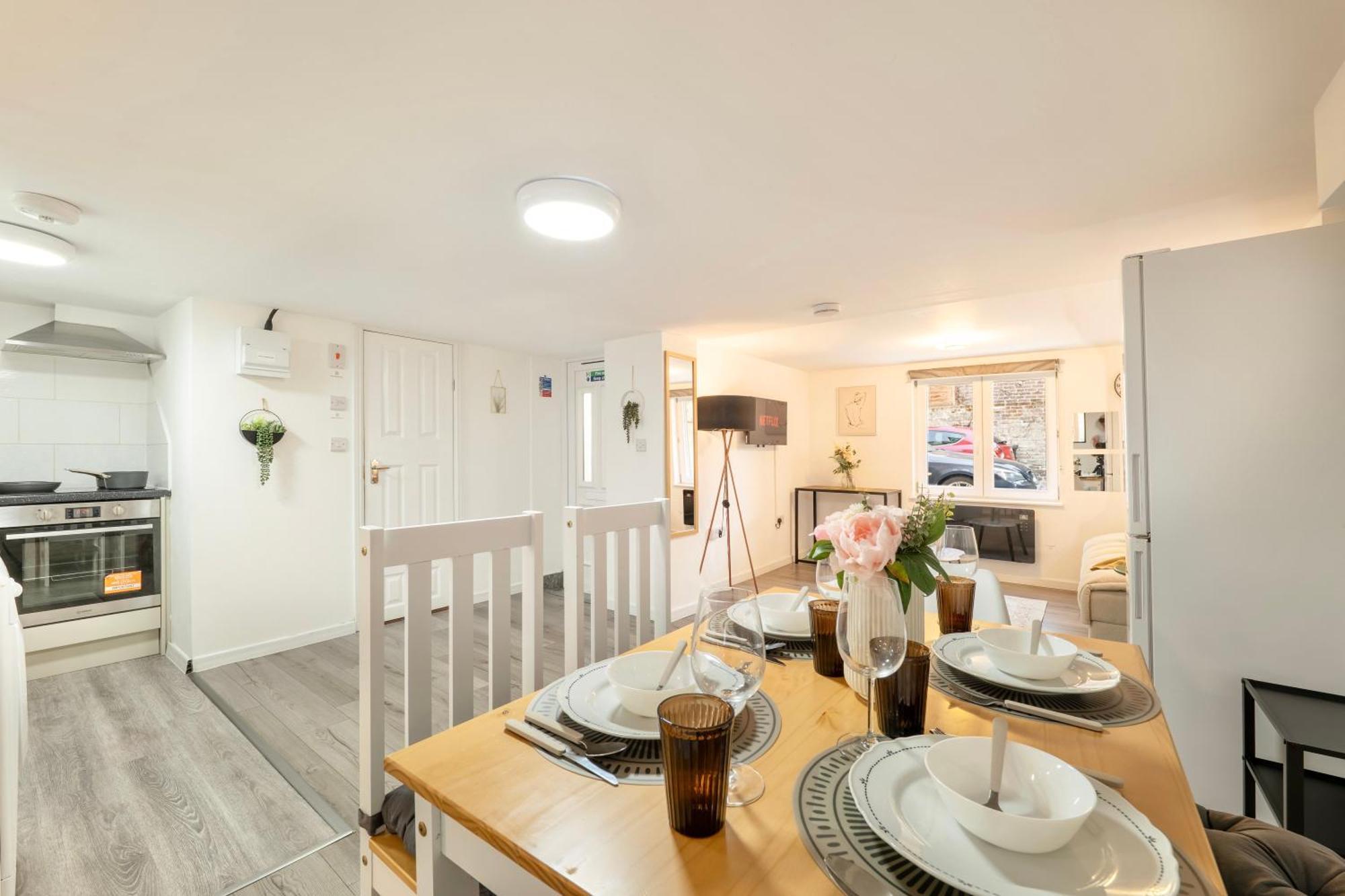 Large One Bedroom Southsea Sleeps 3 - Free Parking Portsmouth