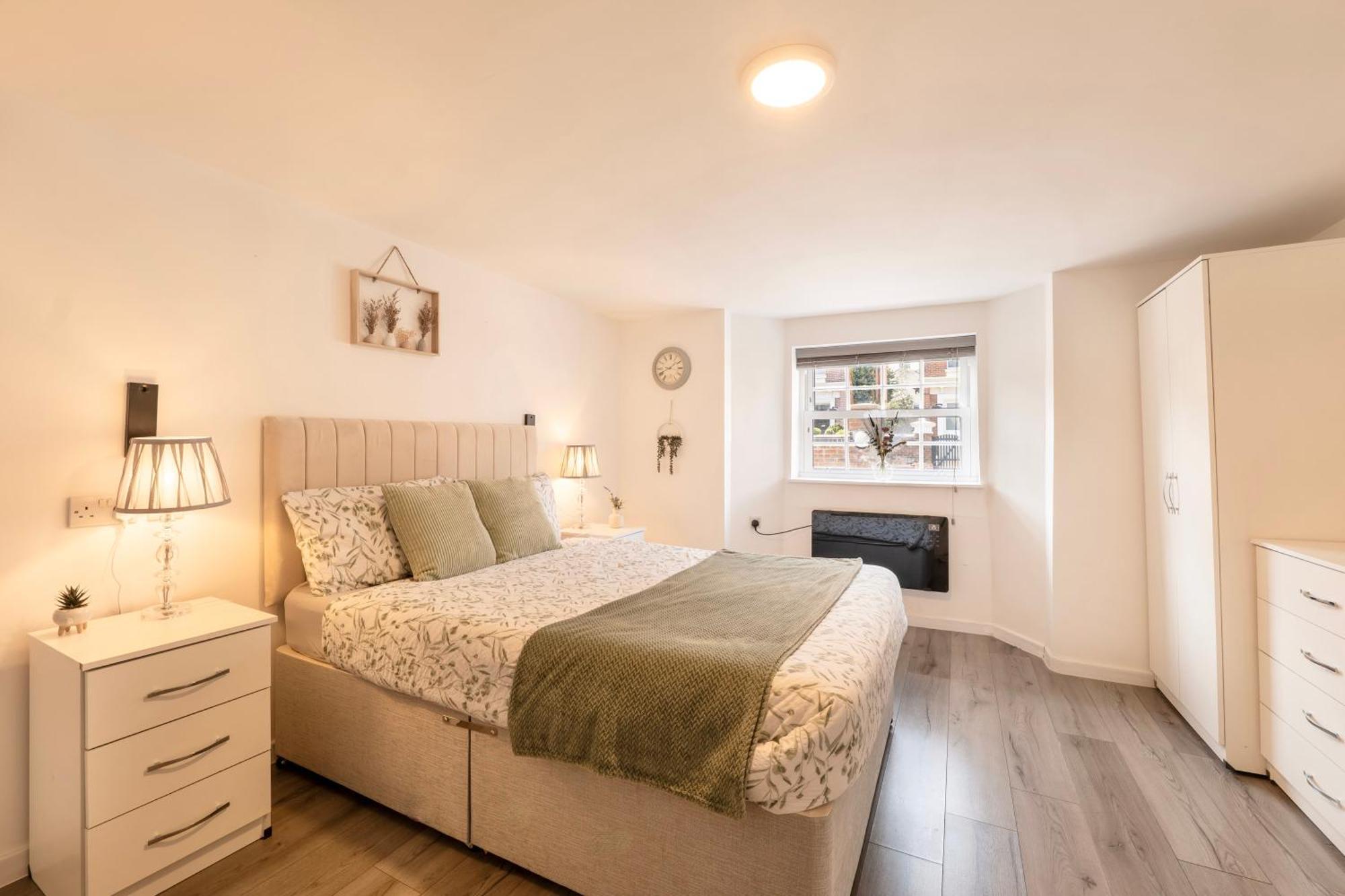 Large One Bedroom Southsea Sleeps 3 - Free Parking Apartamento *