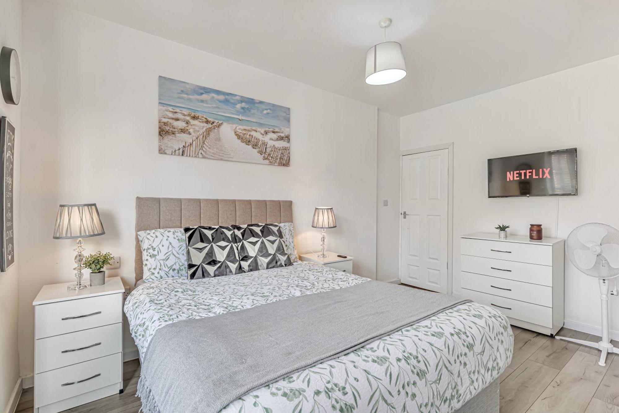 Large One Bedroom Southsea Sleeps 3 - Free Parking Portsmouth