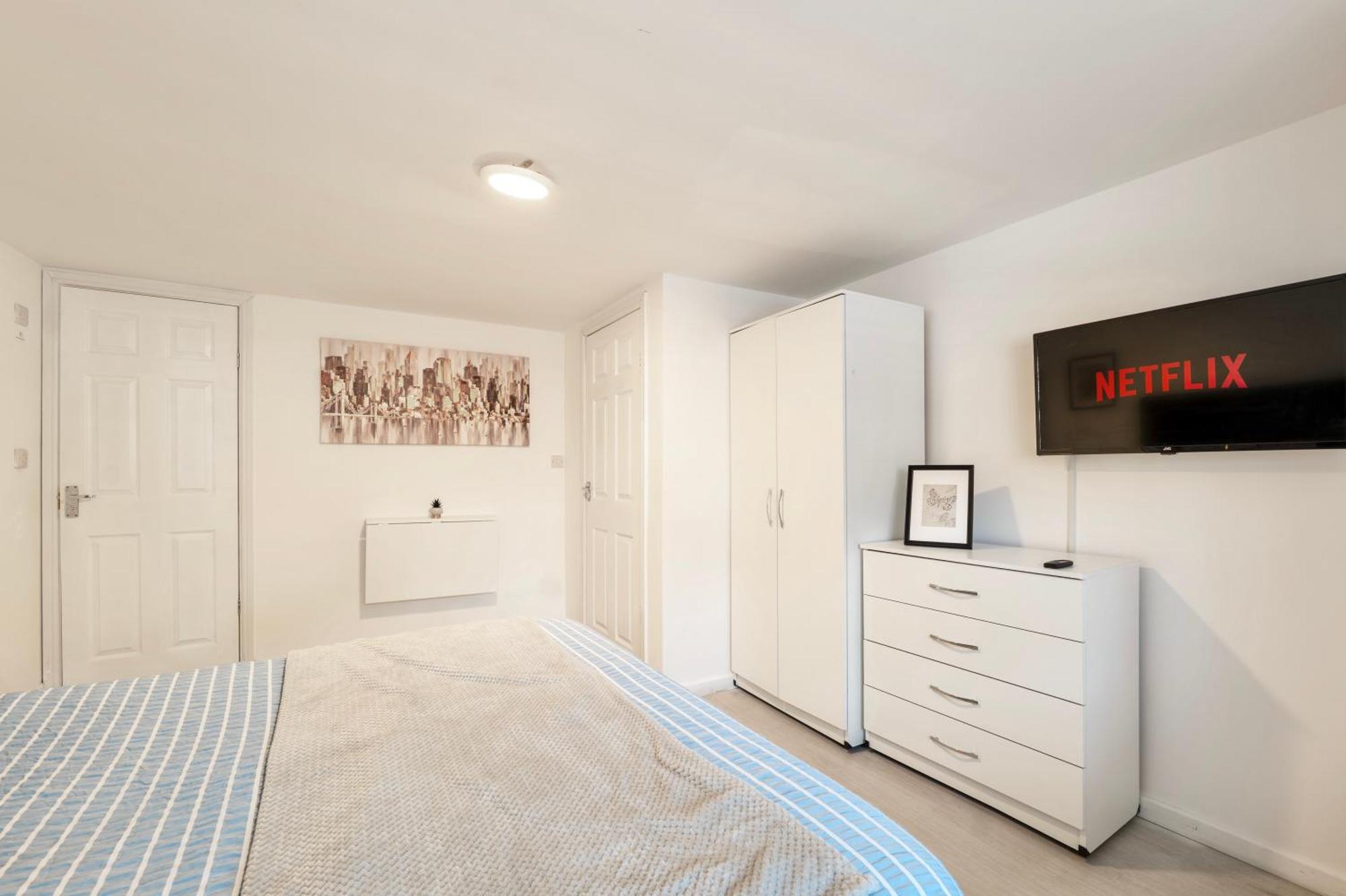 Large One Bedroom Southsea Sleeps 3 - Free Parking Apartamento