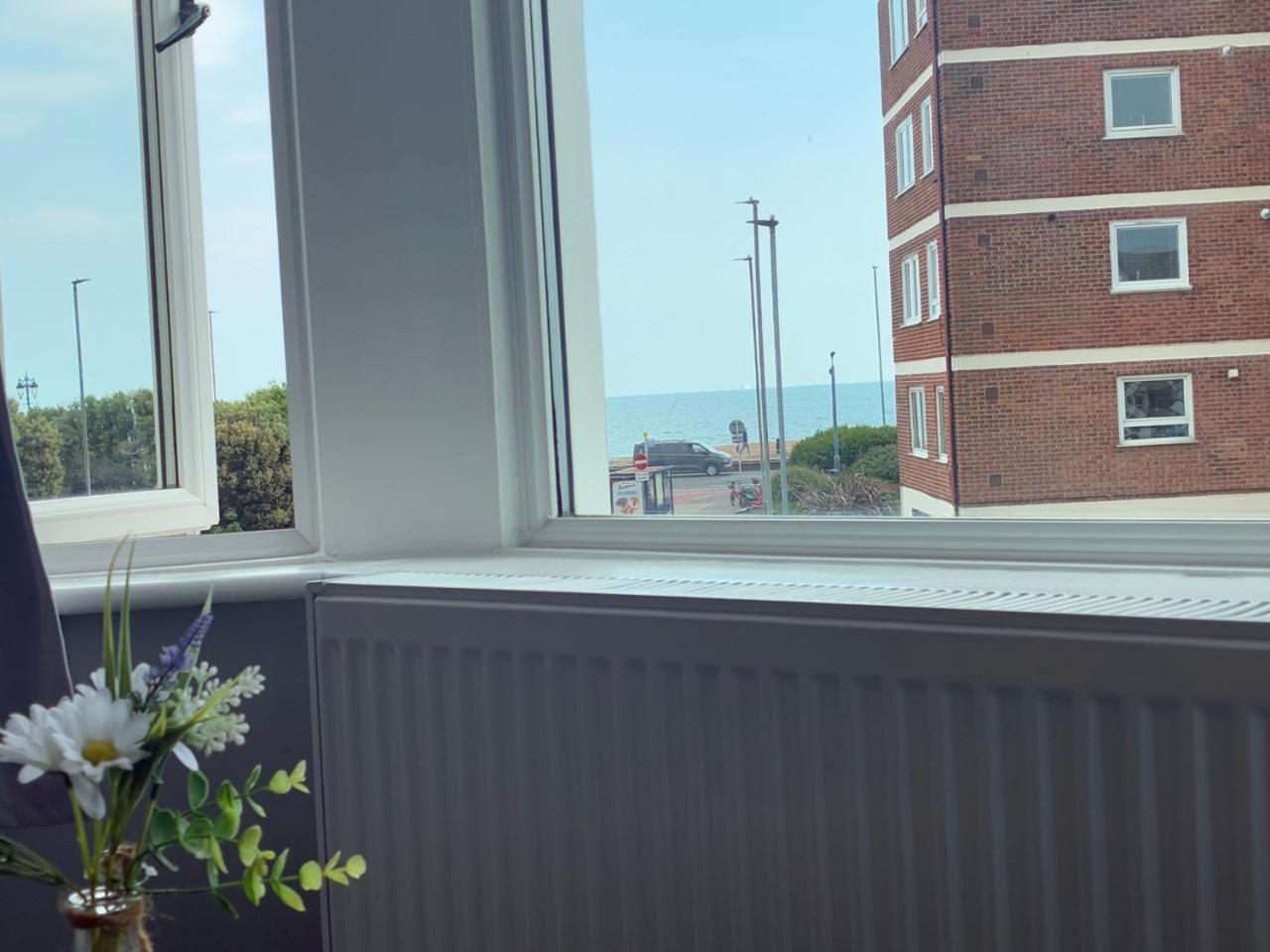 Aparthotel By The Sea, Portsmouth, Parking Ev 22kw Available