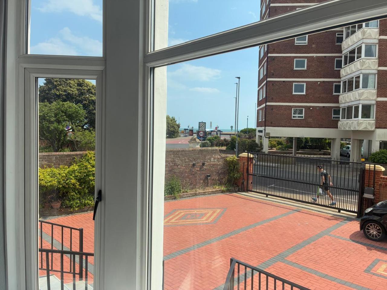 By The Sea, Portsmouth, Parking Ev 22kw Available *
