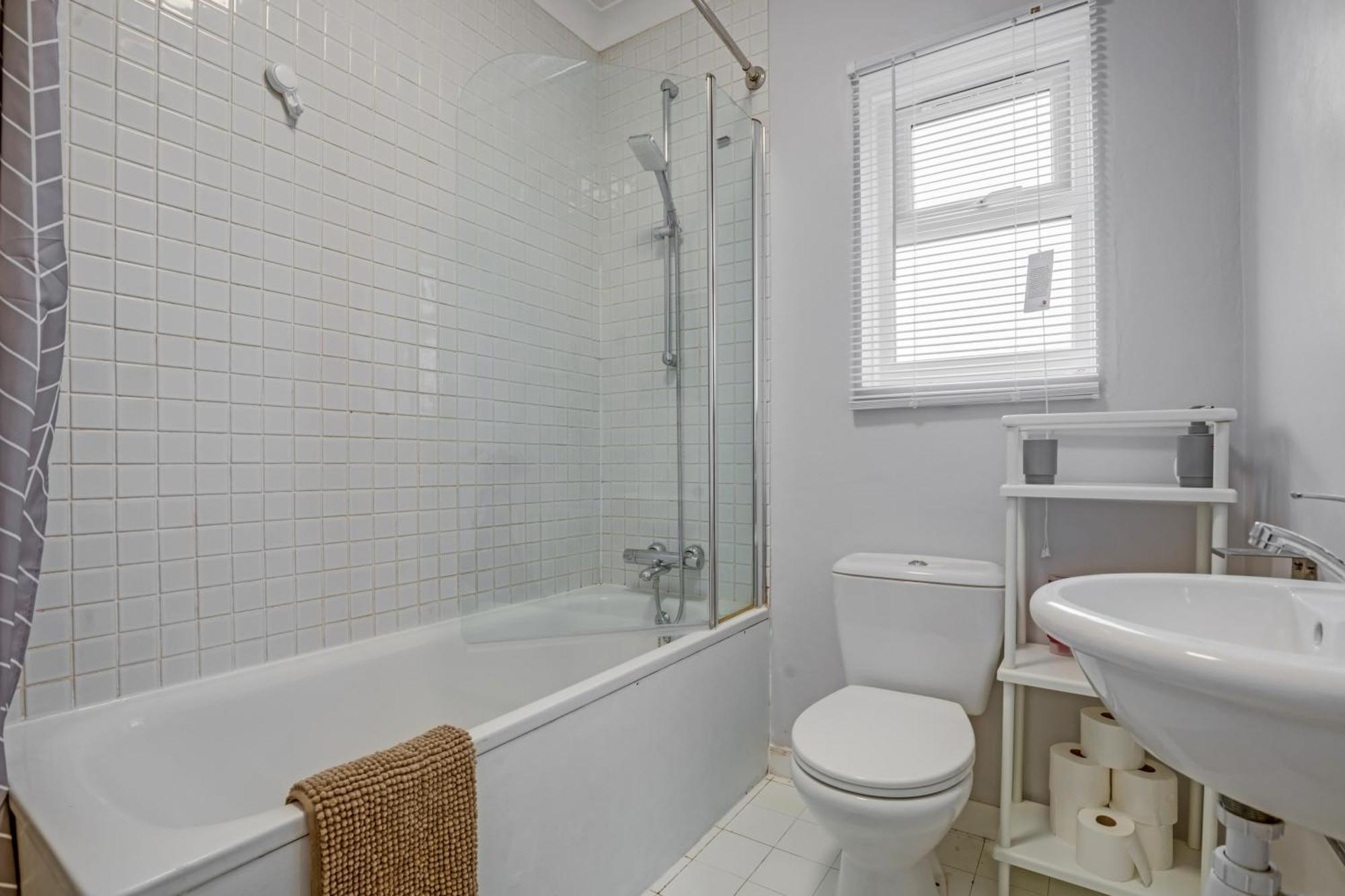 Annika - 3 Bedroom House, Driveway,2 Free Parking, Sleeps 7,cozy Garden Apartamento