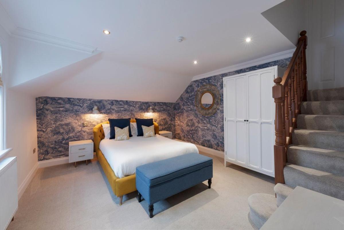 Pier House Villa *
