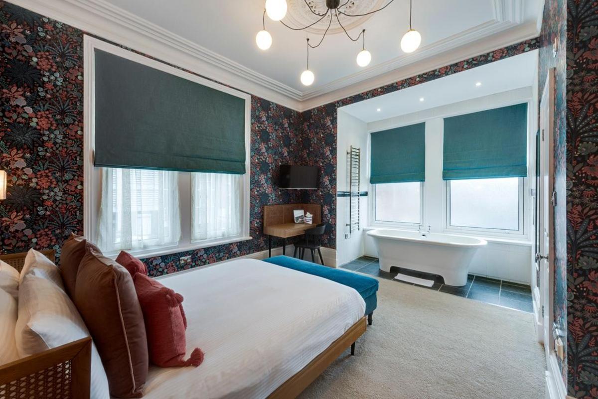 Pier House Villa *