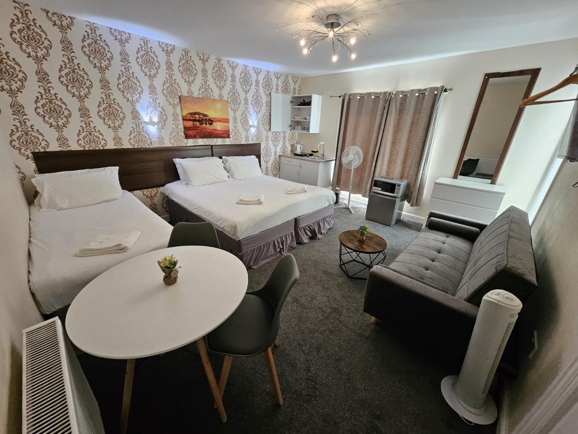 The Light House 24 - Free Private Parking Aparthotel *