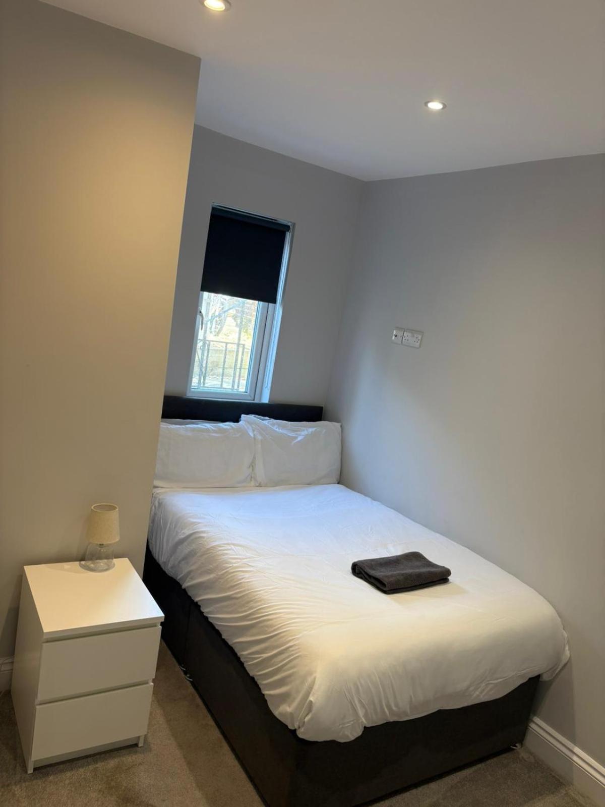 Spacious 2 Bed Southsea, Sleeps 6 *