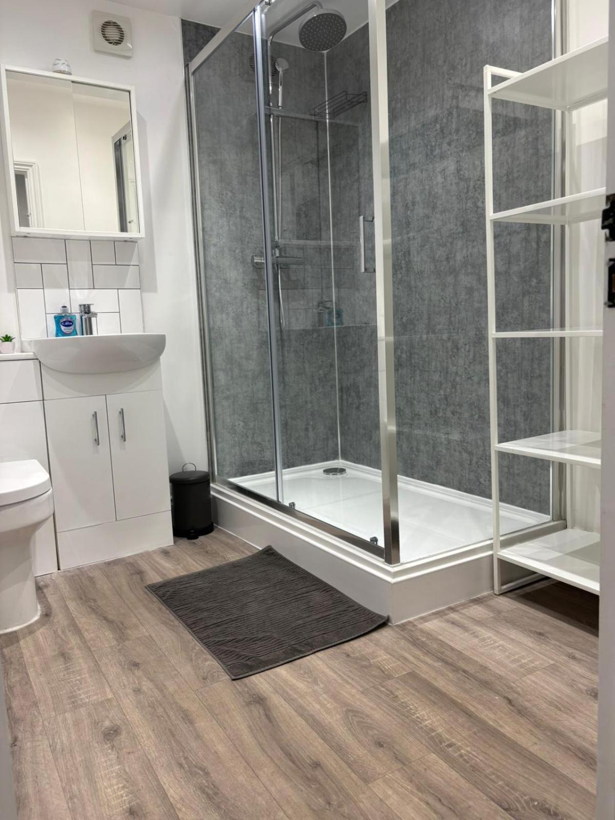 Spacious 2 Bed Southsea, Sleeps 6 Apartment
