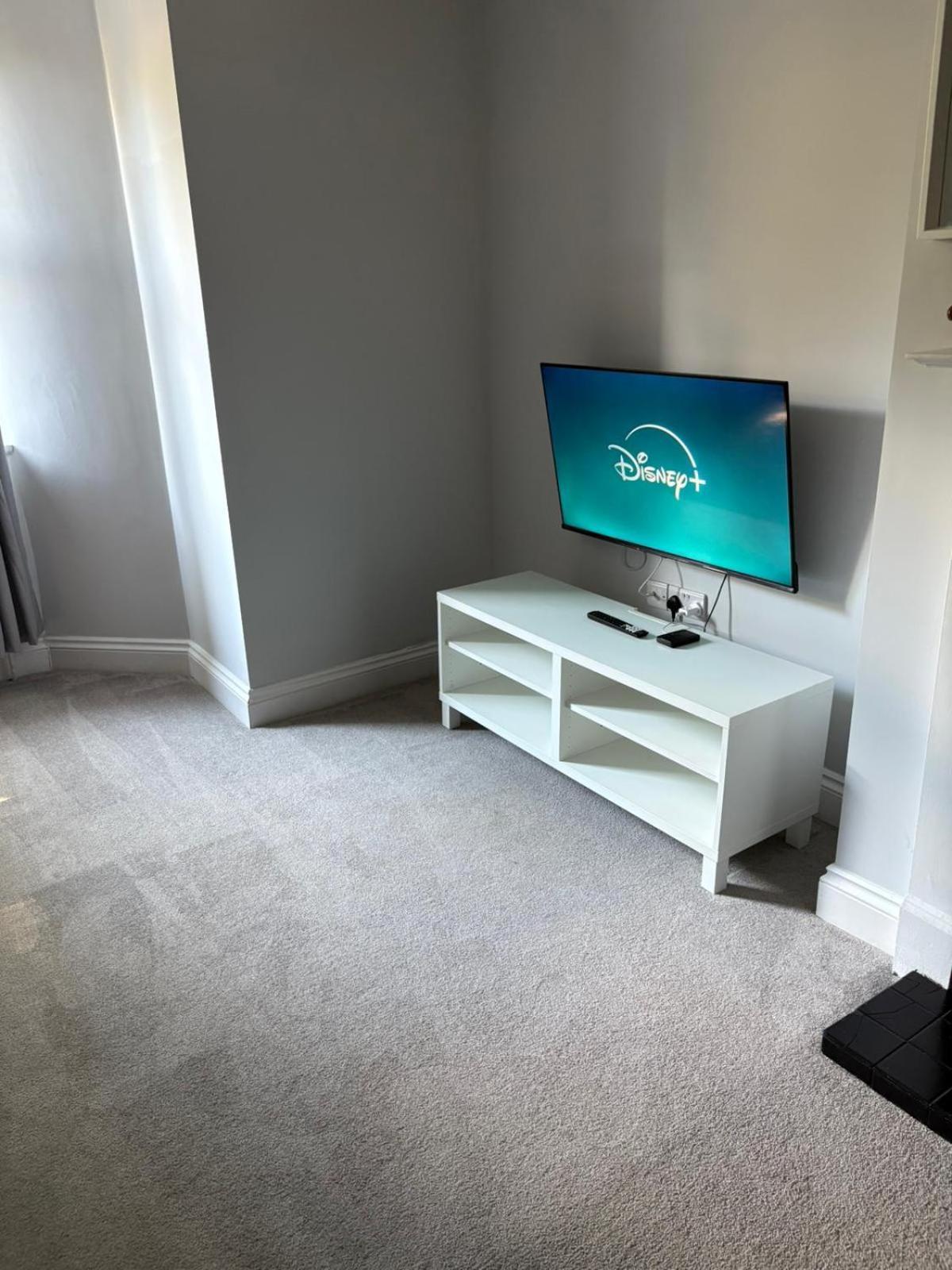 Apartment Spacious 2 Bed Southsea, Sleeps 6 *
