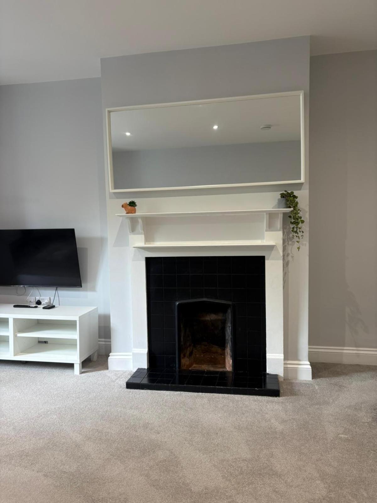 Spacious 2 Bed Southsea, Sleeps 6 Apartment