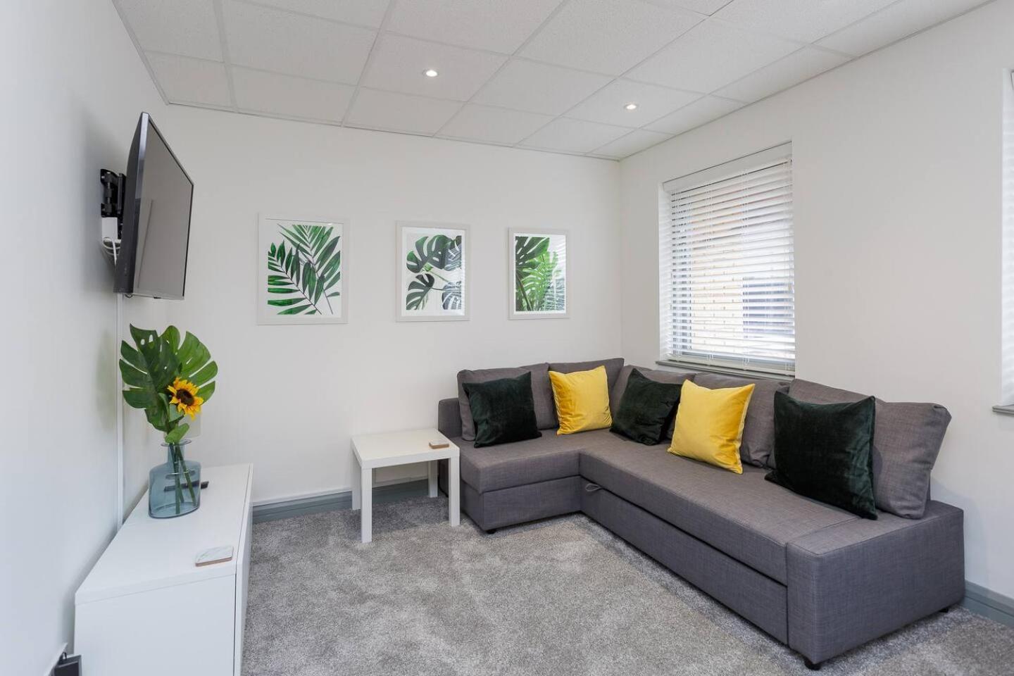 Sovereign Gate 1 - City Centre 2 Bed Wparking Apartment Portsmouth
