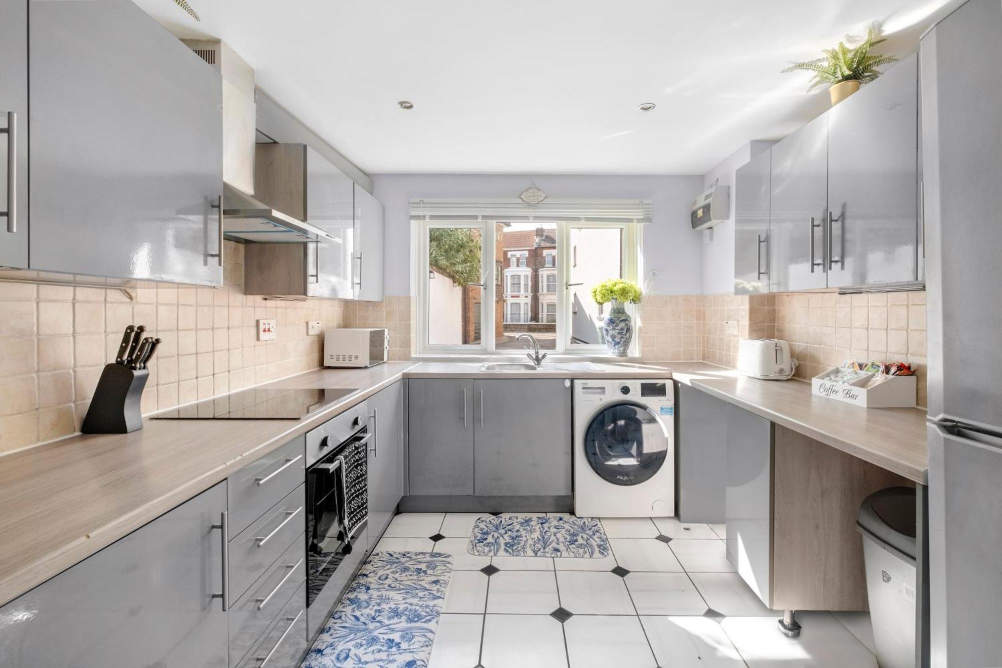 Annika - 3 Bedroom House, Driveway,2 Free Parking, Sleeps 7,cozy Garden Apartamento *