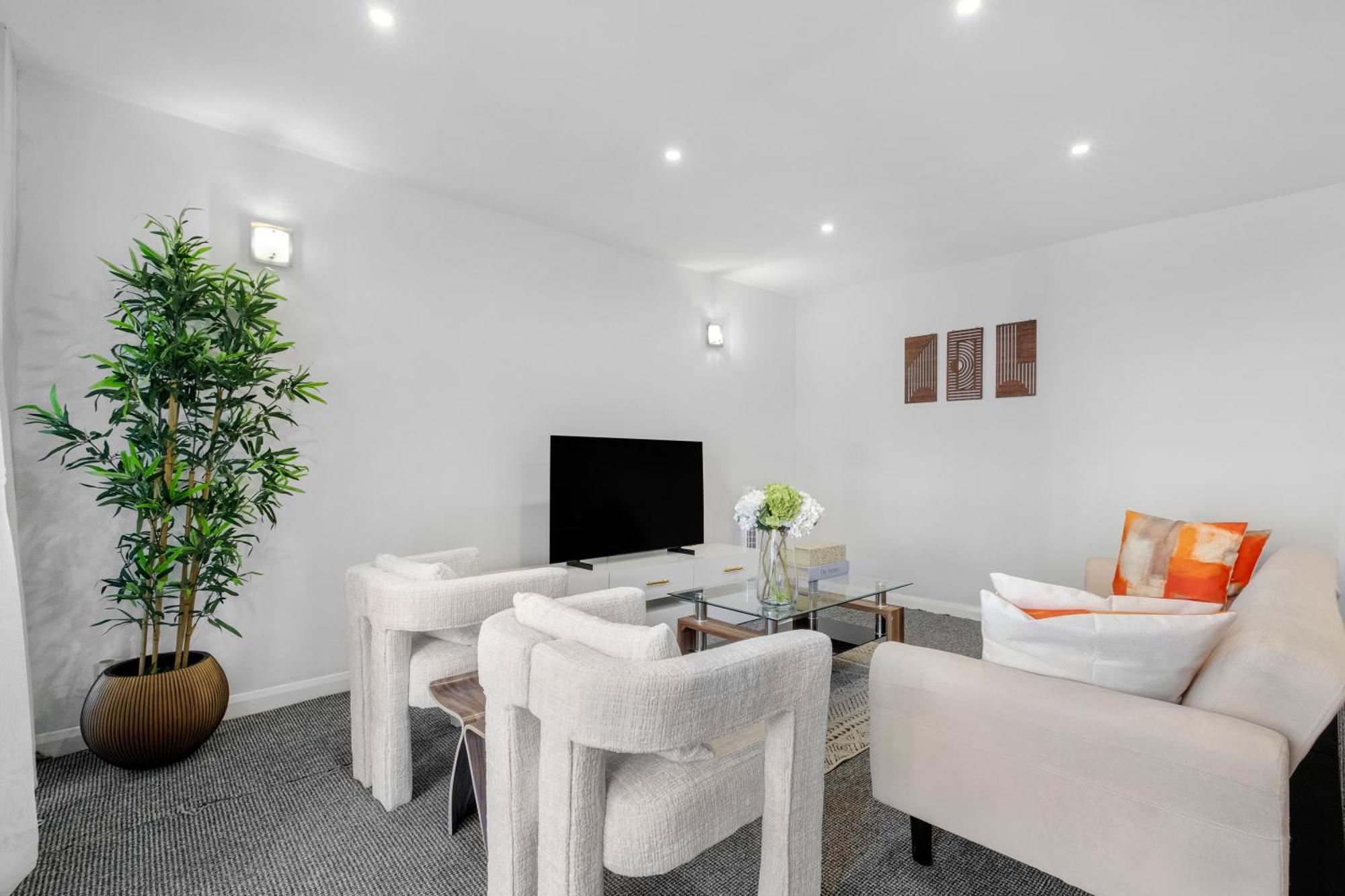 Apartamento Annika - 3 Bedroom House, Driveway,2 Free Parking, Sleeps 7,cozy Garden *