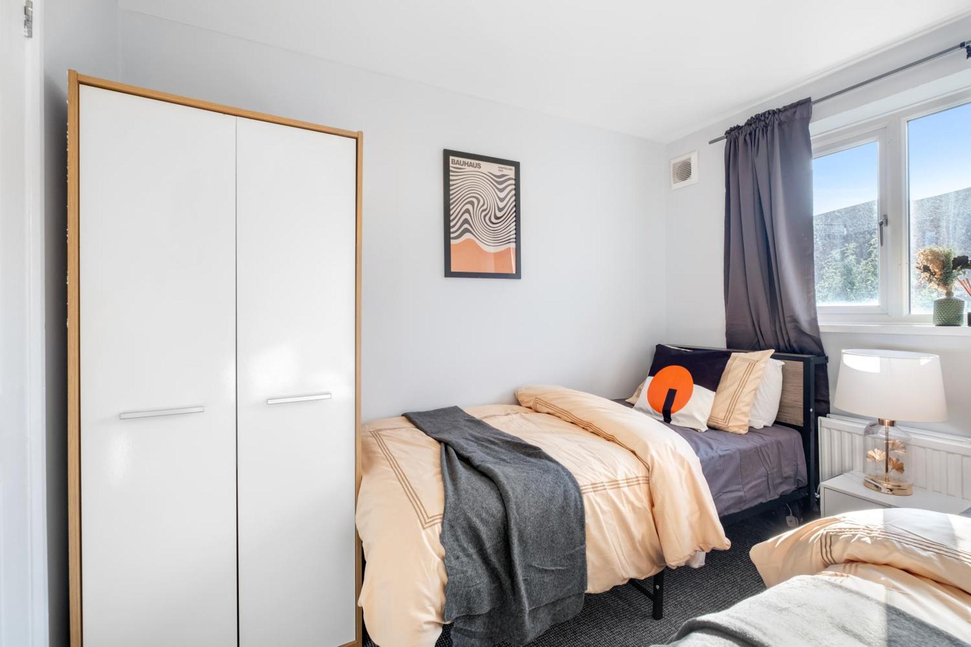 Annika - 3 Bedroom House, Driveway,2 Free Parking, Sleeps 7,cozy Garden Apartamento