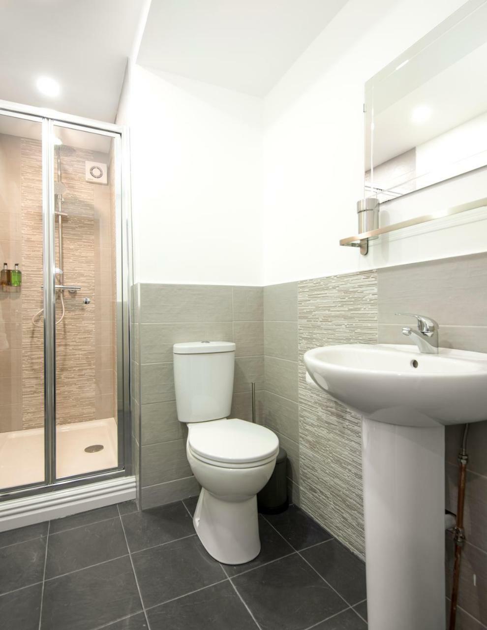 Morley - Modern 3 Bedroom, 2 Bathroom House With Garden In Southsea, *