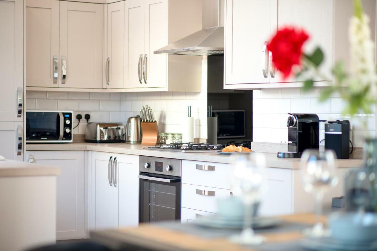 Morley - Modern 3 Bedroom, 2 Bathroom House With Garden In Southsea, Apartment *